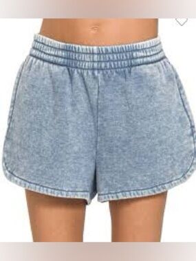 NWOT Zenana Acid Wash Fleece Dolphin Shorts Size L